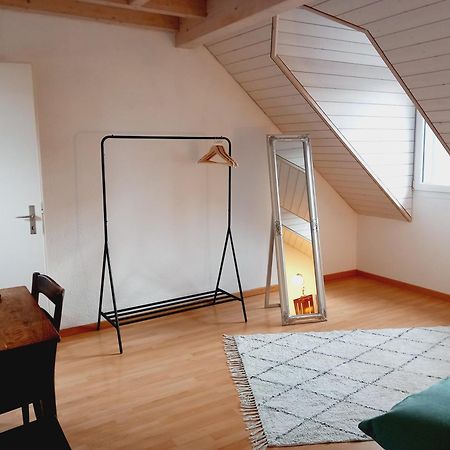 Gemuetliches Zimmer In Muntelier Nahe Am See Apartment Bagian luar foto